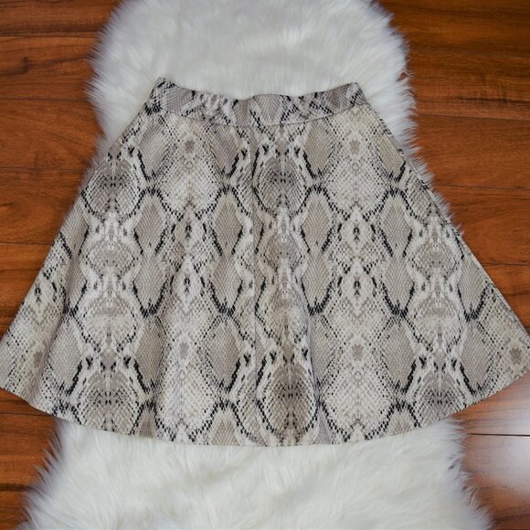 💰3/$25 Apt. 9 Snakeskin Skirt Snake Print Ponte Mini Short Career Workwear S - Picture 3 of 7